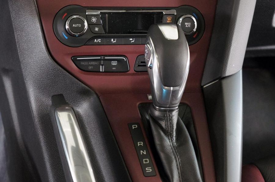  Ford Focus Titanium 2012 года  (фото 11 из 37)